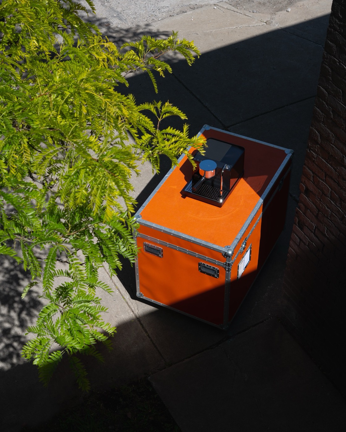 Fellow Espresso Series 1 sitting on its Coffeehaus-orange travel case, ready for class